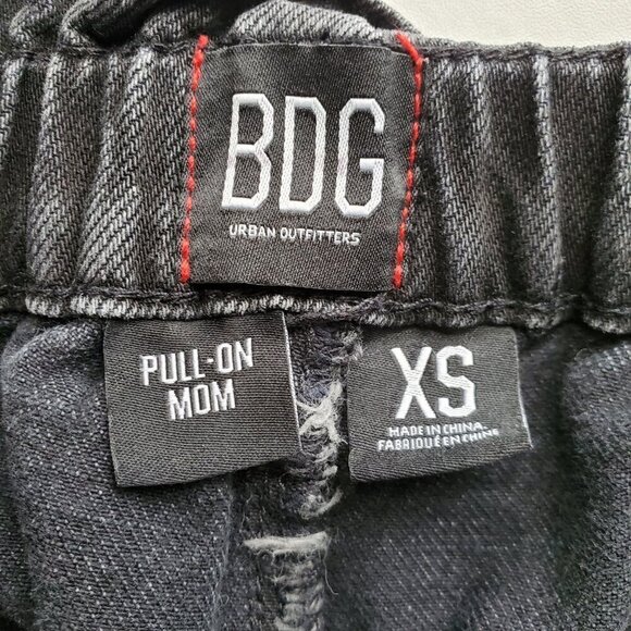 BDG Pull-On High Waisted Mom Short Black Denim Size XS - Picture 9 of 16